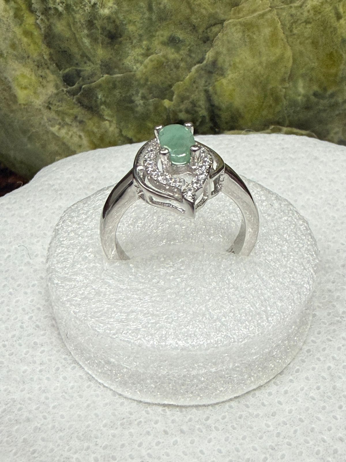 Emerald Stone Ring – 925 Sterling Silver
Discover timeless elegance with this beautiful Emerald Stone Ring, crafted from genuine 925 Sterling Silver. Featuring a vibrant green emerald gemstone, this ring radiates sophistication and natural beauty. The ric