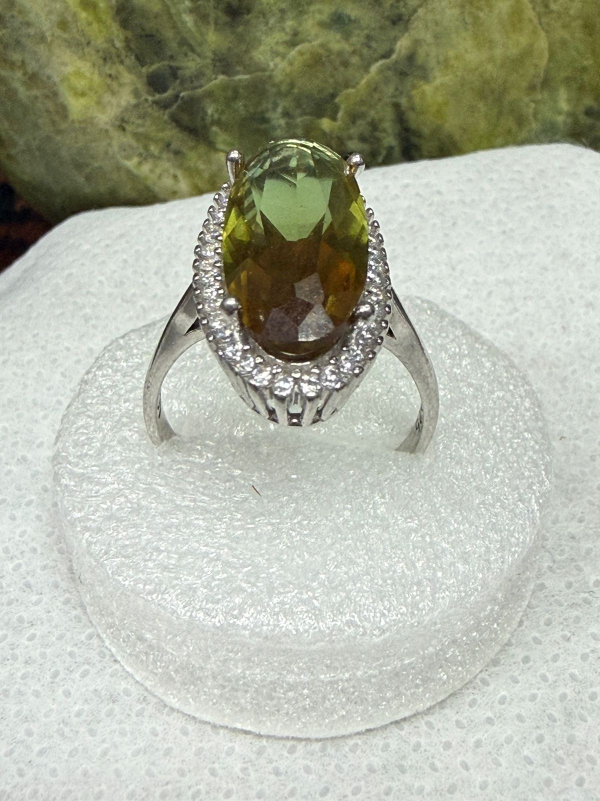 Samsonite Stone Ring – 925 Sterling Silver
Enhance your jewelry collection with this elegant Samsonite Stone Ring, beautifully crafted in genuine 925 Sterling Silver. Featuring a captivating Samsonite gemstone