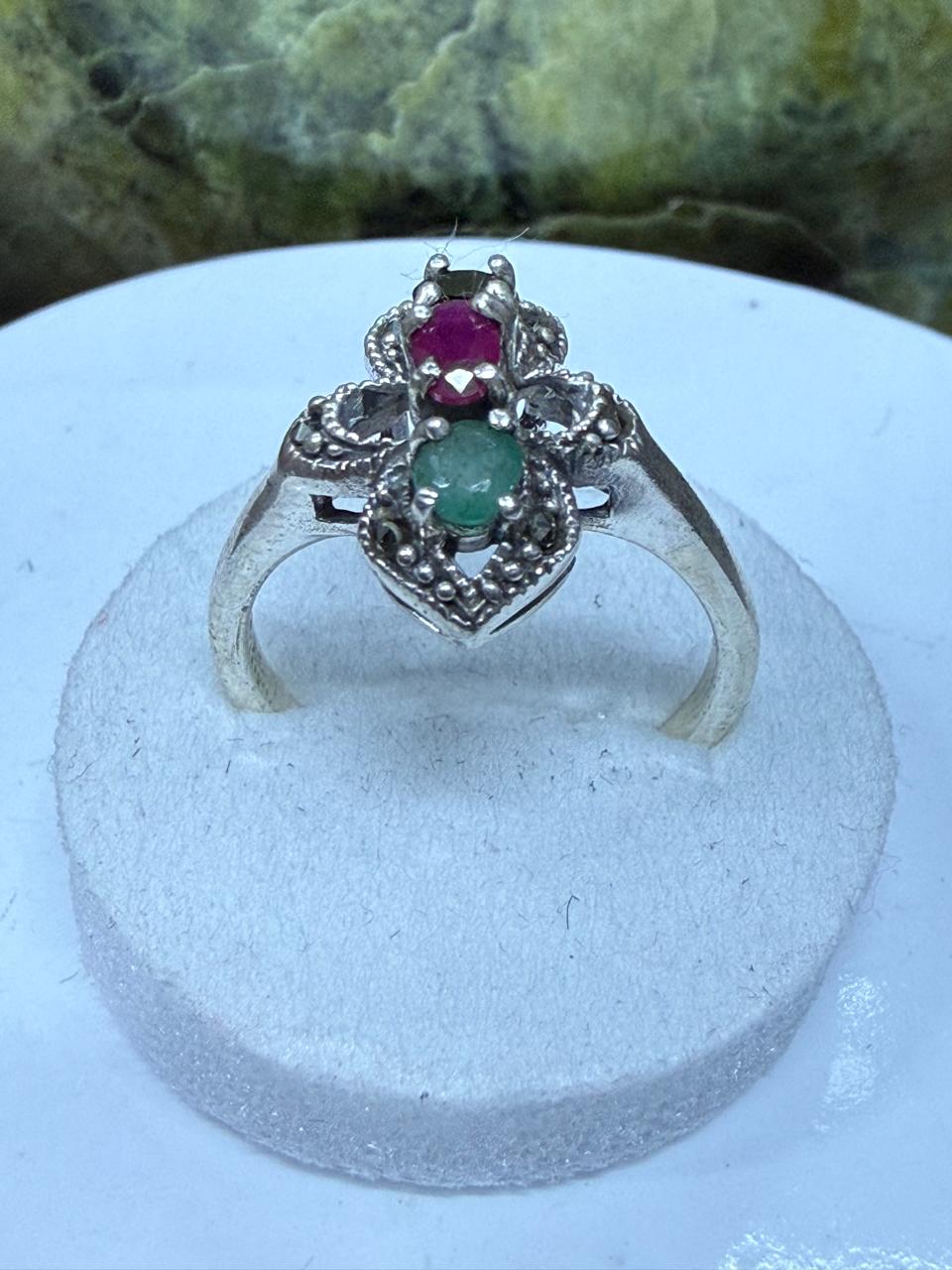Luxury Multi-Stone Ruby, Emerald & Sapphire Ring – 925 Sterling Silver with Rhodium Polish**
Celebrate elegance and vibrant beauty with this exquisite Multi-Stone Ruby, Emerald & Sapphire Ring, meticulously crafted in genuine 925 Sterling Silver