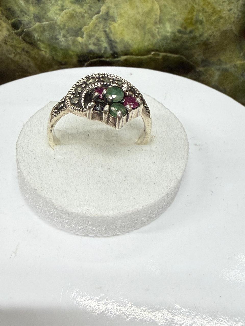 Luxury Multi-Stone Ruby, Emerald & Sapphire Ring – 925 Sterling Silver with Rhodium Polish**
Celebrate elegance and vibrant beauty with this exquisite Multi-Stone Ruby, Emerald & Sapphire Ring, meticulously crafted in genuine 925 Sterling Silver and en