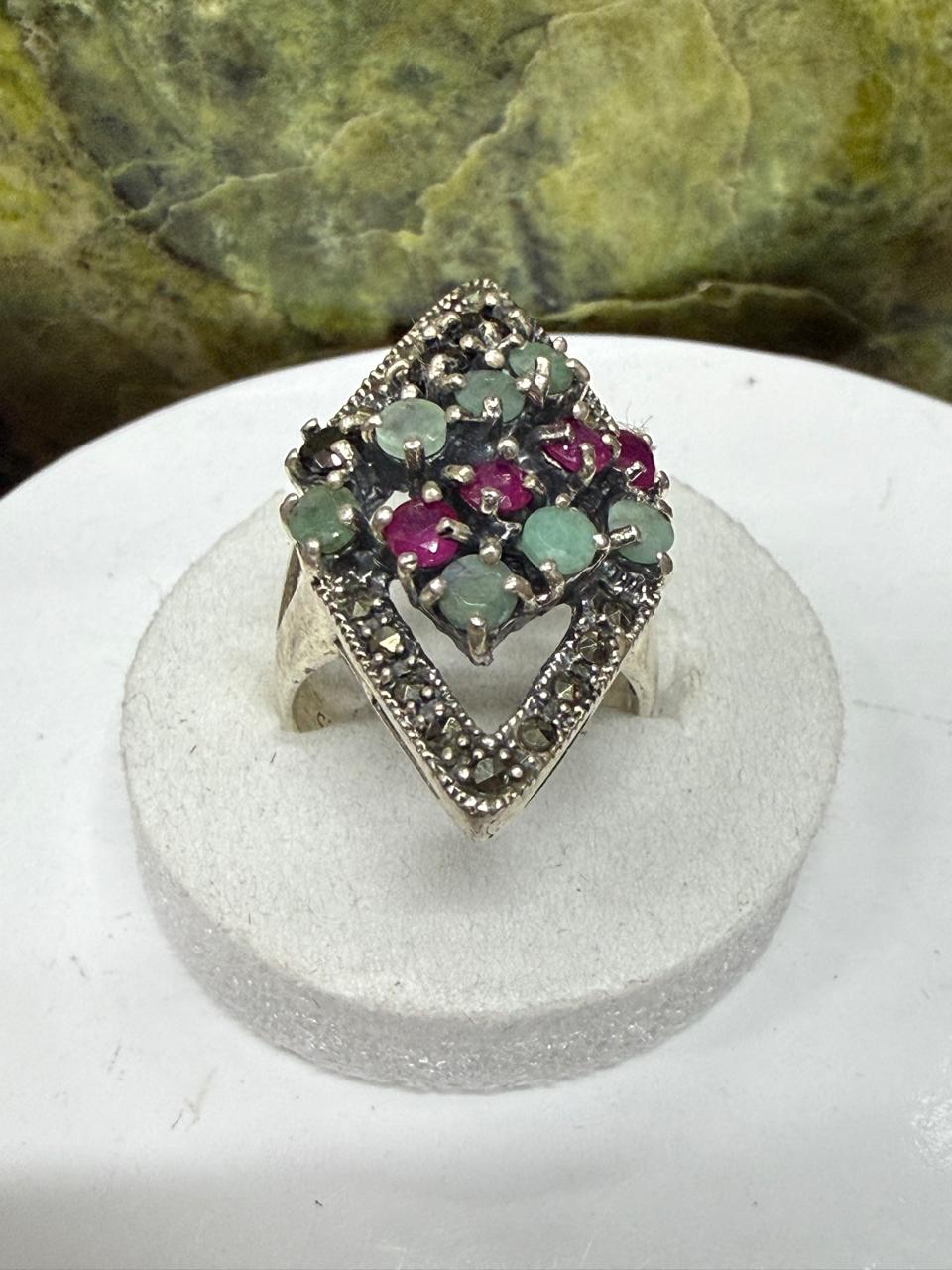 Luxury Multi-Stone Ruby, Emerald & Sapphire Ring – 925 Sterling Silver with Rhodium Polish**
Celebrate elegance and vibrant beauty with this exquisite Multi-Stone Ruby, Emerald & Sapphire Ring, meticulously crafted in genuine 925 Sterling Silver and en