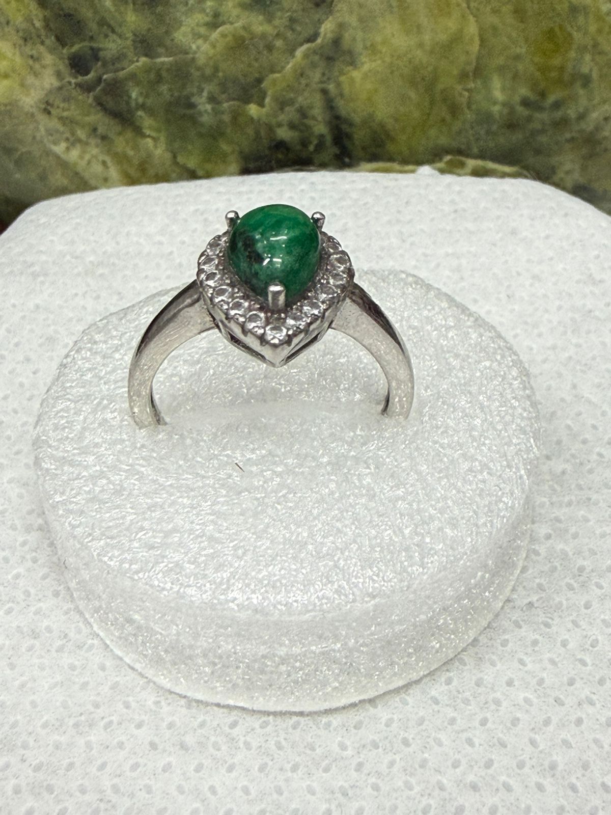 Emerald Stone Ring – 925 Sterling Silver
Discover timeless elegance with this beautiful Emerald Stone Ring, crafted from genuine 925 Sterling Silver. Featuring a vibrant green emerald gemstone, this ring radiates sophistication and natural beauty. The ric