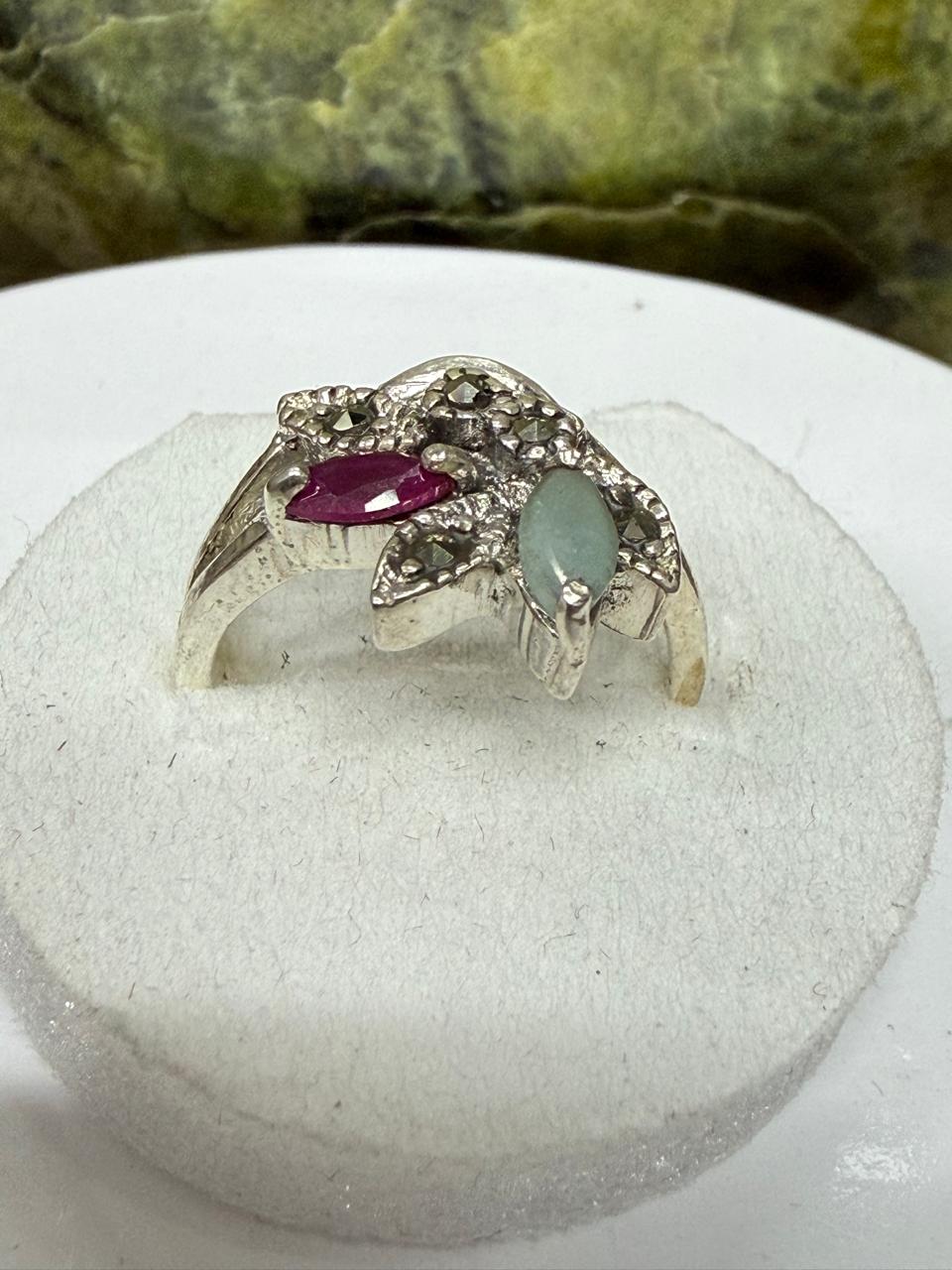 Luxury Multi-Stone Ruby, Emerald & Sapphire Ring – 925 Sterling Silver with Rhodium Polish**
Celebrate elegance and vibrant beauty with this exquisite Multi-Stone Ruby, Emerald & Sapphire Ring, meticulously crafted in genuine 925 Sterling Silver