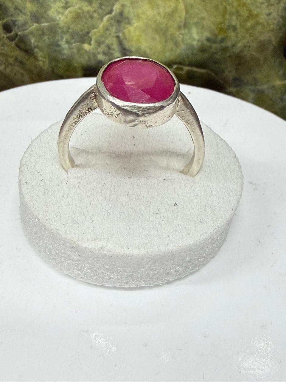 Ruby Stone Ring – 925 Sterling Silver
Add timeless elegance to your jewelry collection with this stunning Ruby Stone Ring, beautifully handcrafted in genuine 925 sterling silver. Featuring a vibrant red ruby, this ring symbolizes love, passion, confidence