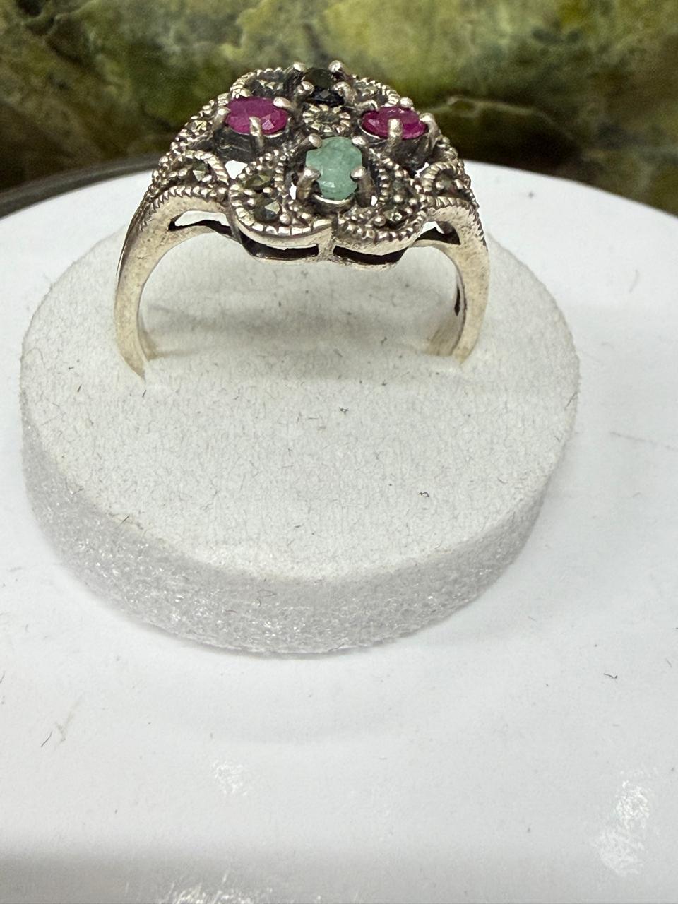 Luxury Multi-Stone Ruby, Emerald & Sapphire Ring – 925 Sterling Silver with Rhodium Polish**
Celebrate elegance and vibrant beauty with this exquisite Multi-Stone Ruby, Emerald & Sapphire Ring, meticulously crafted in genuine 925 Sterling Silver and en