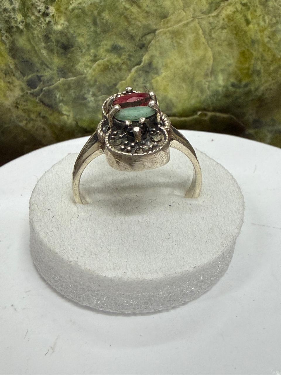 Luxury Multi-Stone Ruby, Emerald & Sapphire Ring – 925 Sterling Silver with Rhodium Polish**
Celebrate elegance and vibrant beauty with this exquisite Multi-Stone Ruby, Emerald & Sapphire Ring, meticulously crafted in genuine 925 Sterling Silver and en