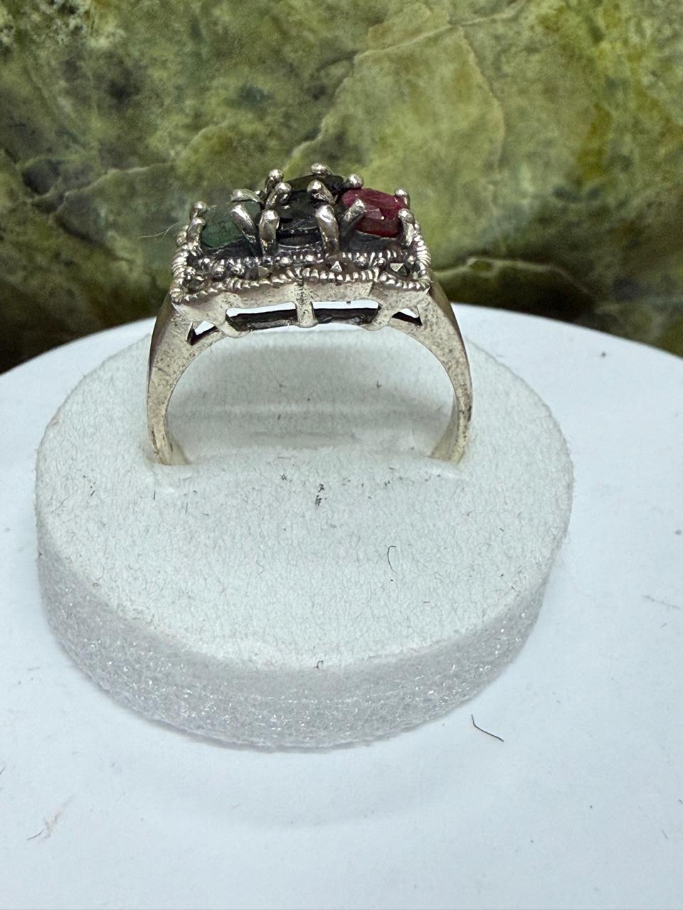 Luxury Multi-Stone Ruby, Emerald & Sapphire Ring – 925 Sterling Silver with Rhodium Polish**
Celebrate elegance and vibrant beauty with this exquisite Multi-Stone Ruby, Emerald & Sapphire Ring, meticulously crafted in genuine 925 Sterling Silver and en