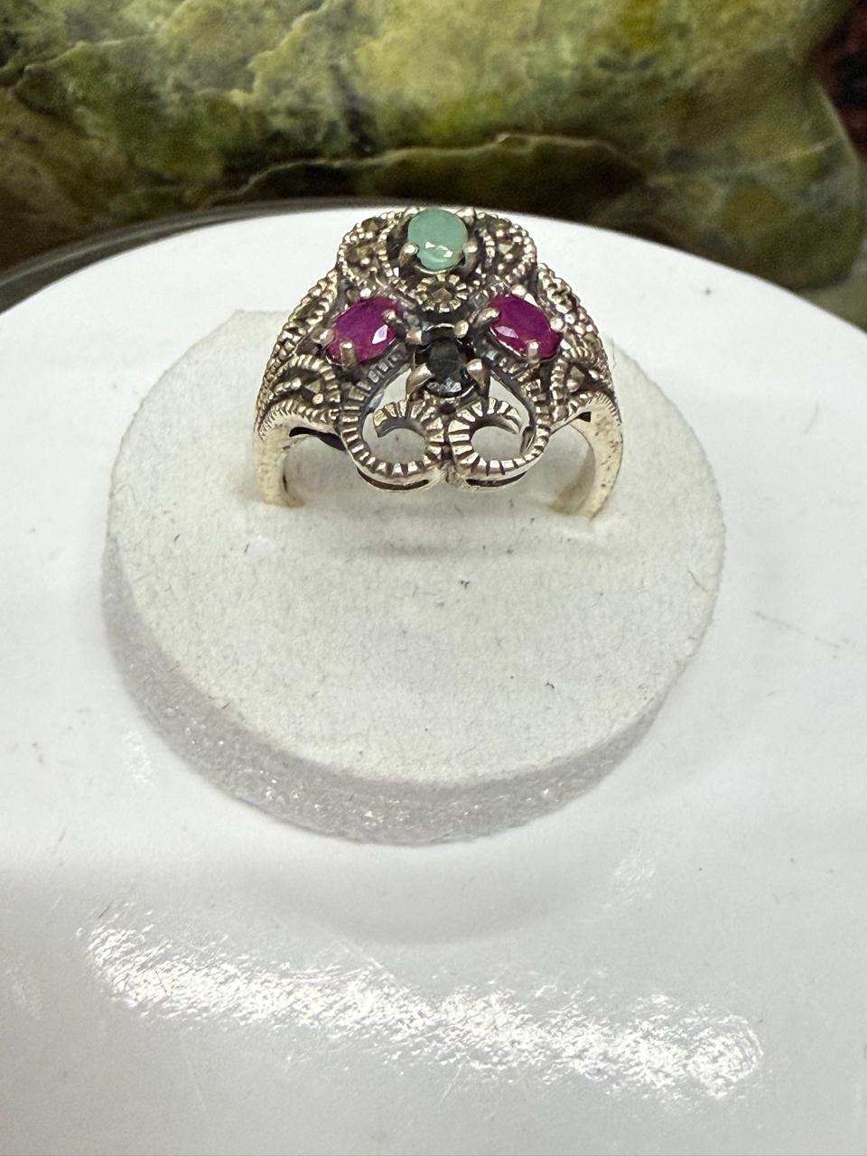 Luxury Multi-Stone Ruby, Emerald & Sapphire Ring – 925 Sterling Silver with Rhodium Polish**
Celebrate elegance and vibrant beauty with this exquisite Multi-Stone Ruby, Emerald & Sapphire Ring, meticulously crafted in genuine 925 Sterling Silver and en