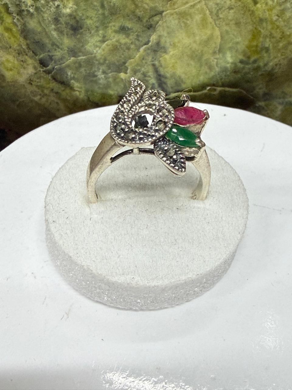 Luxury Multi-Stone Ruby, Emerald & Sapphire Ring – 925 Sterling Silver with Rhodium Polish**
Celebrate elegance and vibrant beauty with this exquisite Multi-Stone Ruby, Emerald & Sapphire Ring, meticulously crafted in genuine 925 Sterling Silver and en