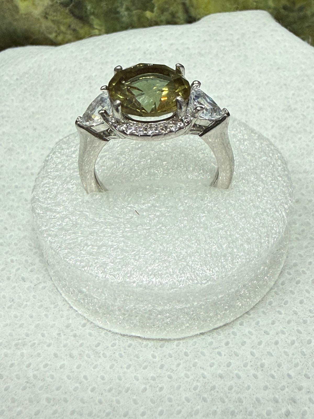 Samsonite Stone Ring – 925 Sterling Silver
Enhance your jewelry collection with this elegant Samsonite Stone Ring, beautifully crafted in genuine 925 Sterling Silver. Featuring a captivating Sun So Night gemstone, this ring showcases a unique and ey