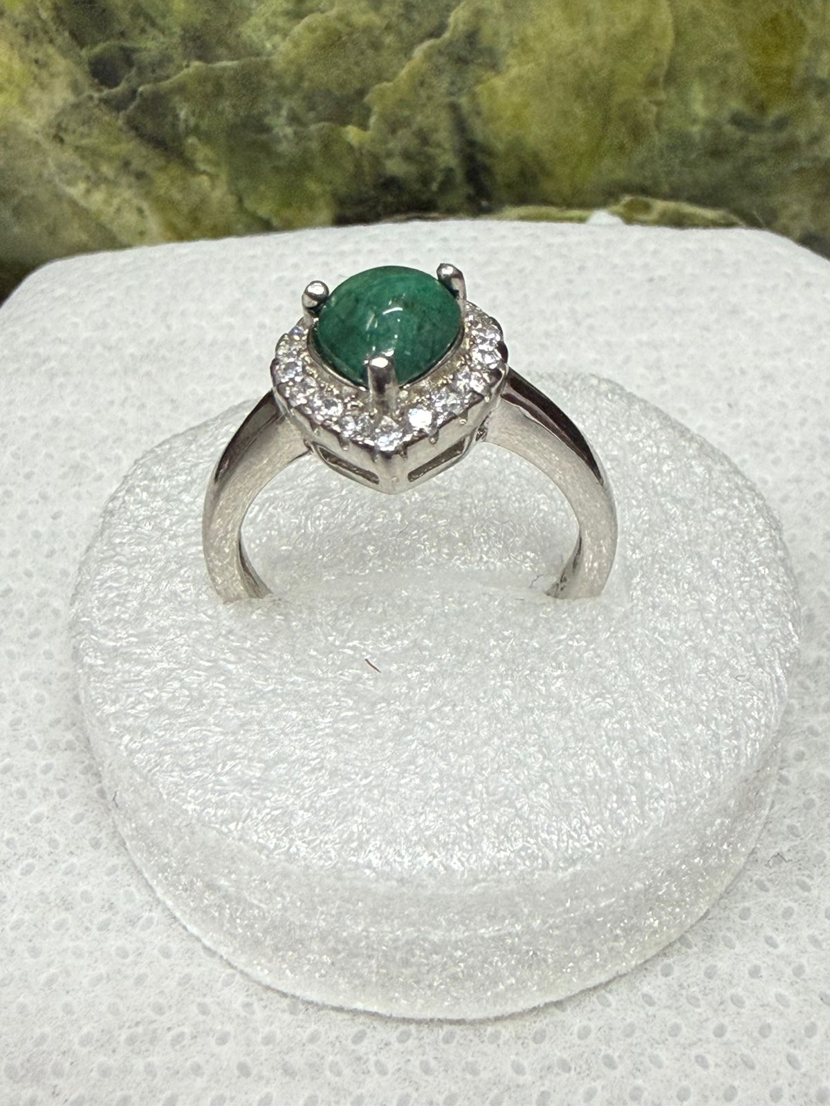 Emerald Stone Ring – 925 Sterling Silver
Discover timeless elegance with this beautiful Emerald Stone Ring, crafted from genuine 925 Sterling Silver. Featuring a vibrant green emerald gemstone, this ring radiates sophistication and natural beauty. The ric