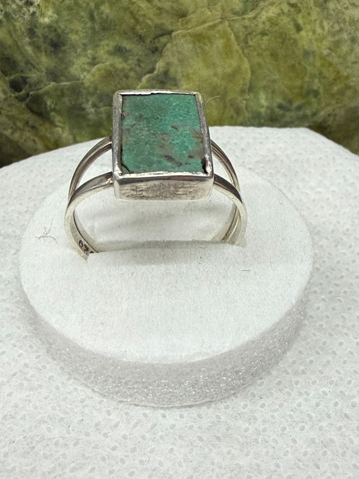 Feroza (Turquoise) Ring – 925 Sterling Silver
Make a bold statement with this stylish Men's Feroza Ring, expertly crafted from genuine 925 Sterling Silver. Featuring a striking Feroza (Turquoise) gemstone with its distinctive blue color, this ring combine